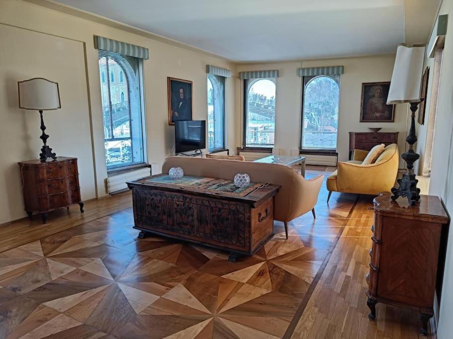 Palazzo Querini Accademia Apartment *