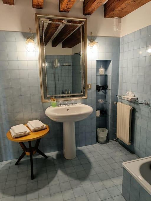 Palazzo Querini Accademia Apartment *